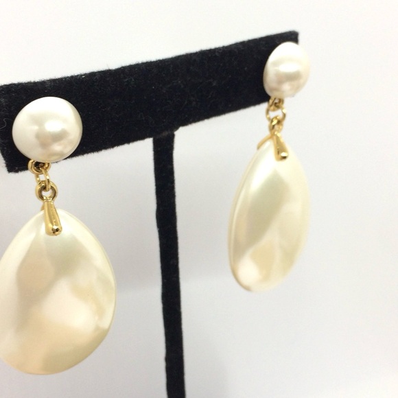VINTAGE 80S 90S LIZ CLAIBORNE LCI TEARDROP FAUX PEARL RUNWAY EARRINGS LARGE - Picture 6 of 13